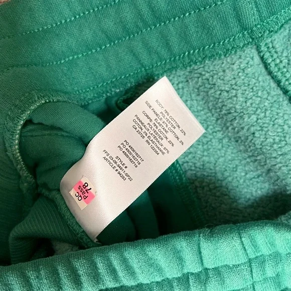 Aritzia TNA Cozy Fleece Boyfriend 5” Sweatshorts - Picture 4 of 5